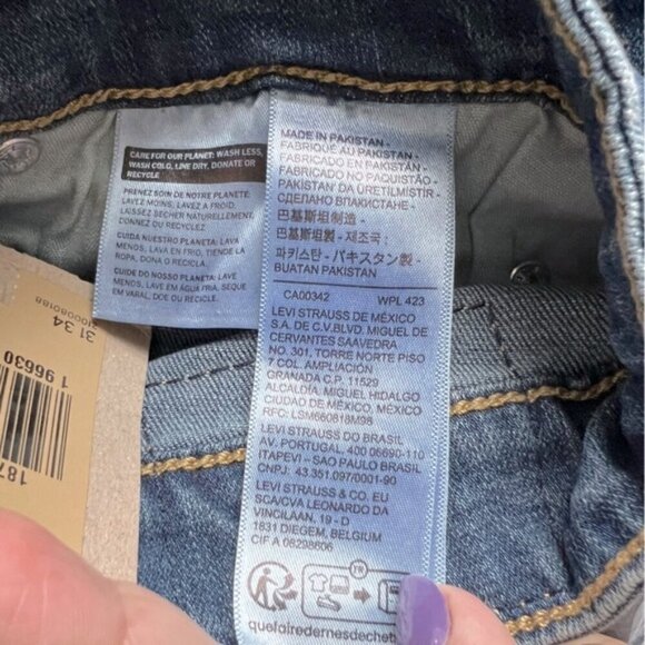 Levi's - Women's 725 High Rise Bootcut Jeans - Dark Indigo. Size: 31 x 34 (1842) - Picture 6 of 16